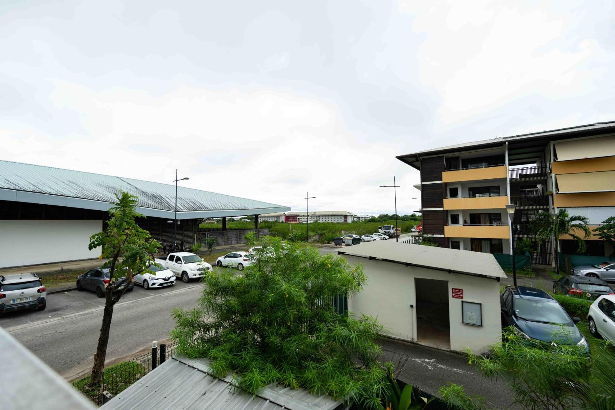 Hibiscus Standing- Appartement Cosy- 2 Chambres Climatisees- Cuisine Equipee- Wifi-Terrasse Καγιέν Εξωτερικό φωτογραφία